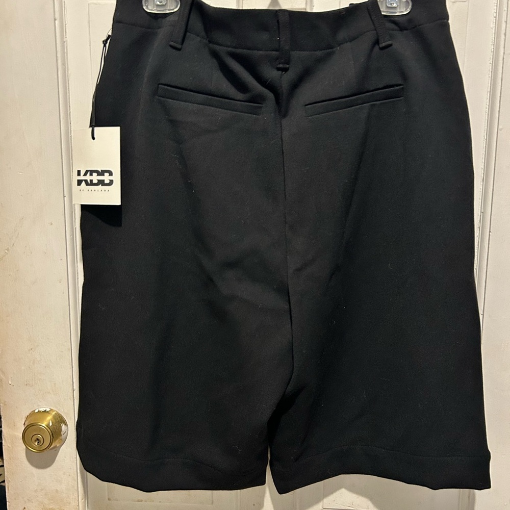 NWT - KBB by KAHLANA Women's Mid-Rise
“The Bermuda Shorts” - Size Small - Picture 6 of 7
